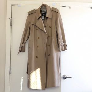 Vintage Burberry trench coat - size 38, S/M